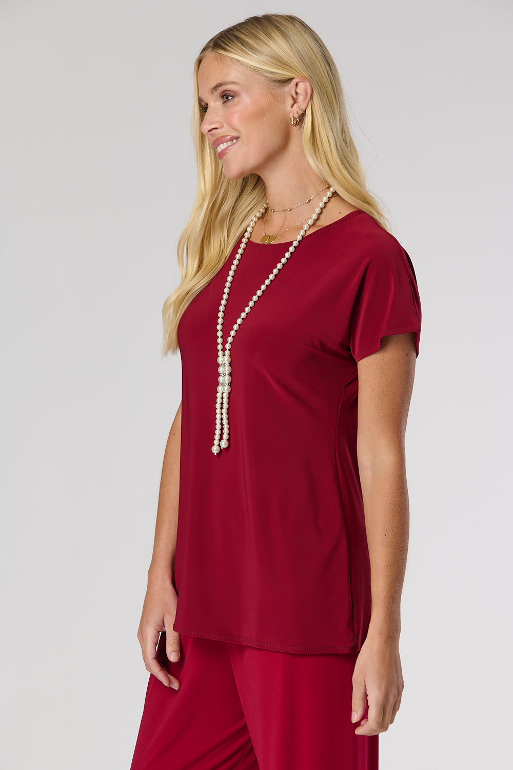 Saloos Essential Extended-Shoulder Top with Necklace