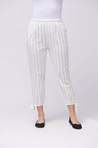 G4 Trousers White / UK: 12 - EU: 38 - US: S Saloos Three-Quarter Pinstripe Trousers with Pockets