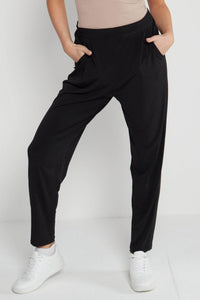 Saloos Trousers Black / 12 Essential Tapered Trousers with Pockets
