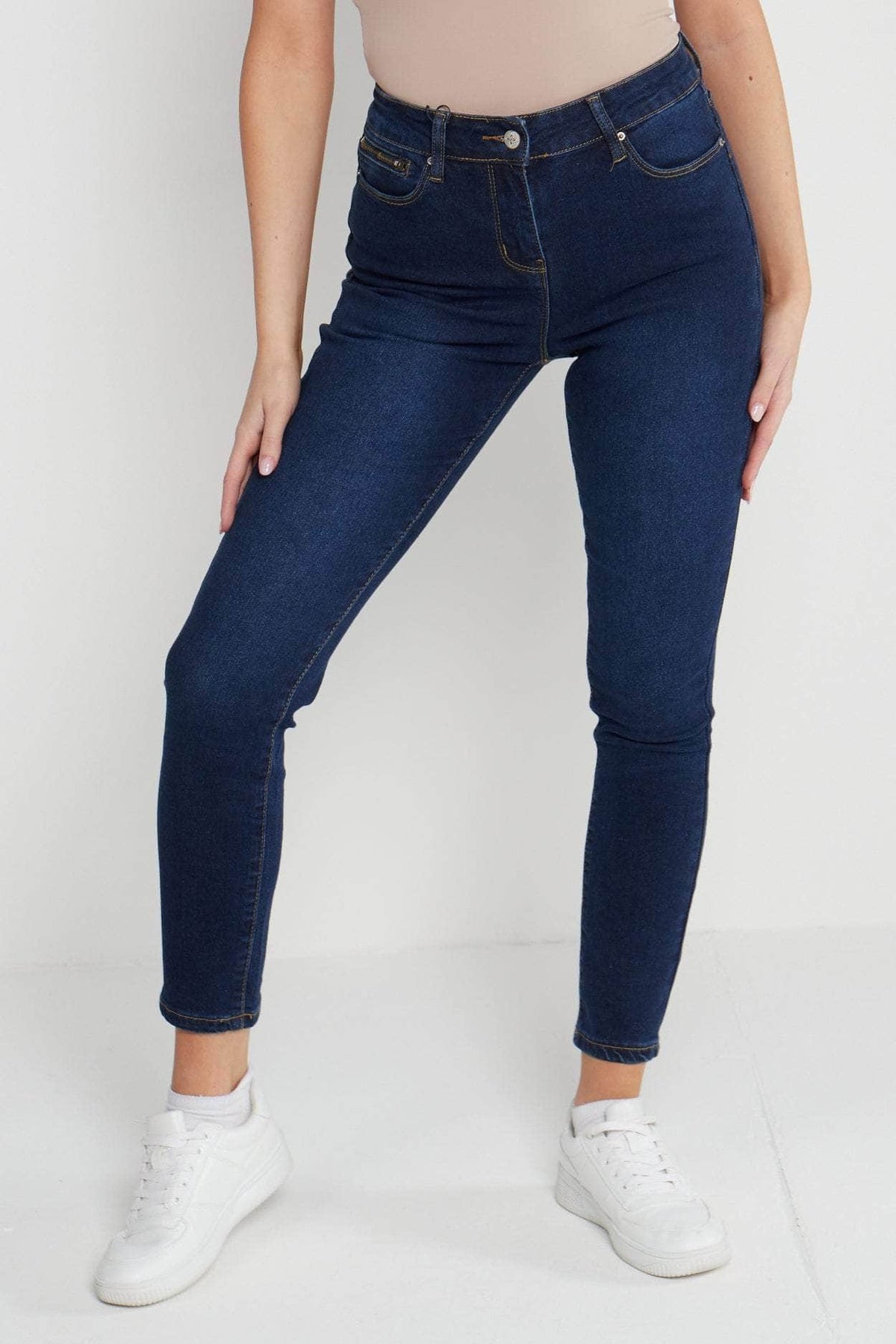 Saloos Trousers Denim / 12 Tapered Mid-High Waist Jeans