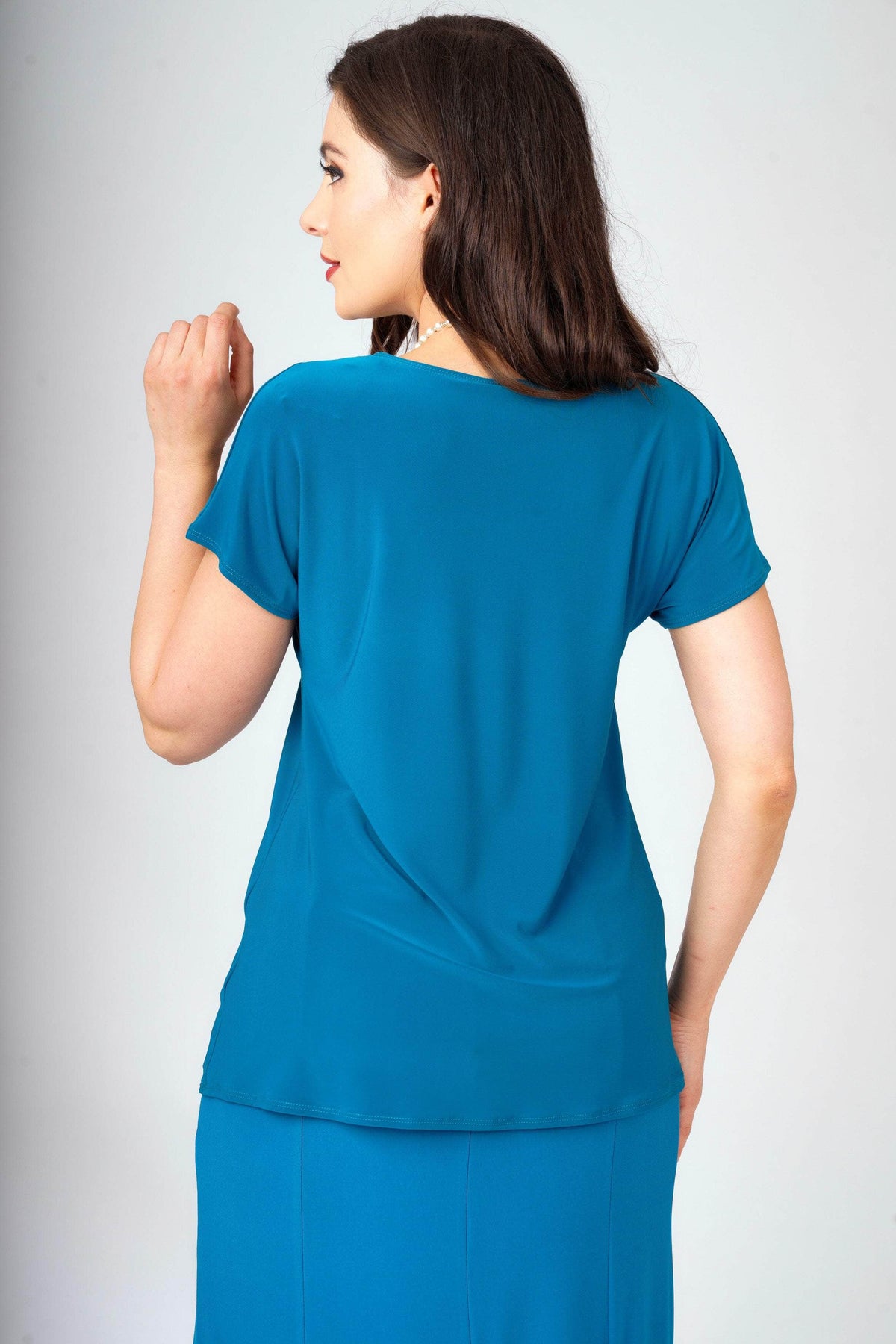 T1 Top Essential Extended-Shoulder Top with Necklace